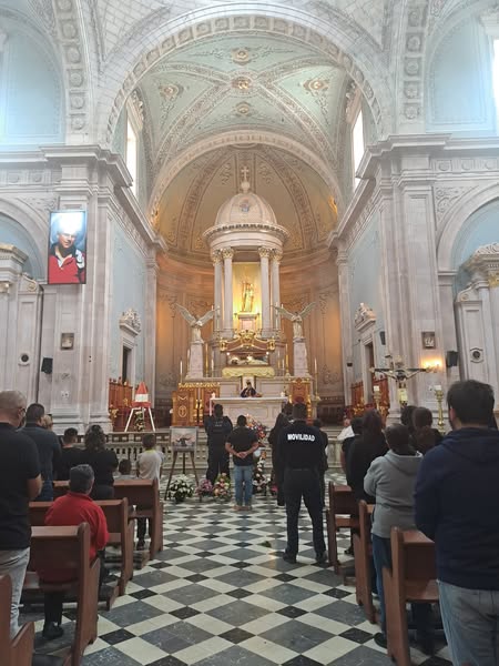 3 2 - Un adi&oacute;s entre sirenas y plegarias