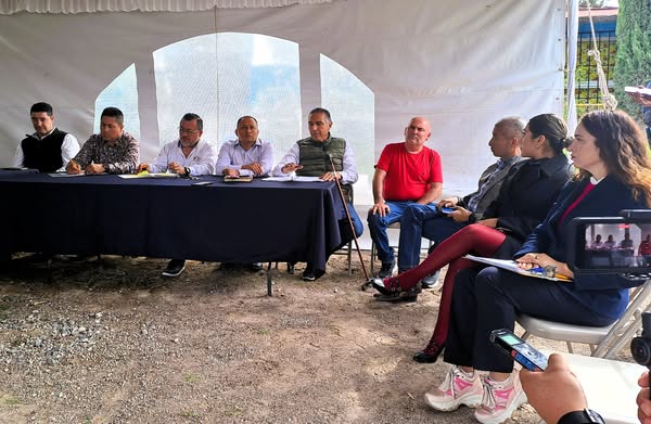 3 5 - Vecinos de Cruz de la Maza solicitan m&aacute;s obras y servicios