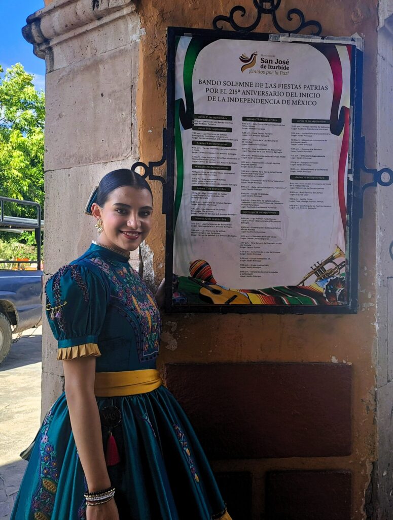 3 6 775x1024 - Sábado, coronación de Valentina I