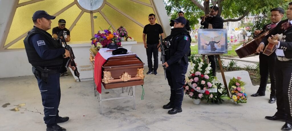 6 1 1024x461 - Un adi&oacute;s entre sirenas y plegarias