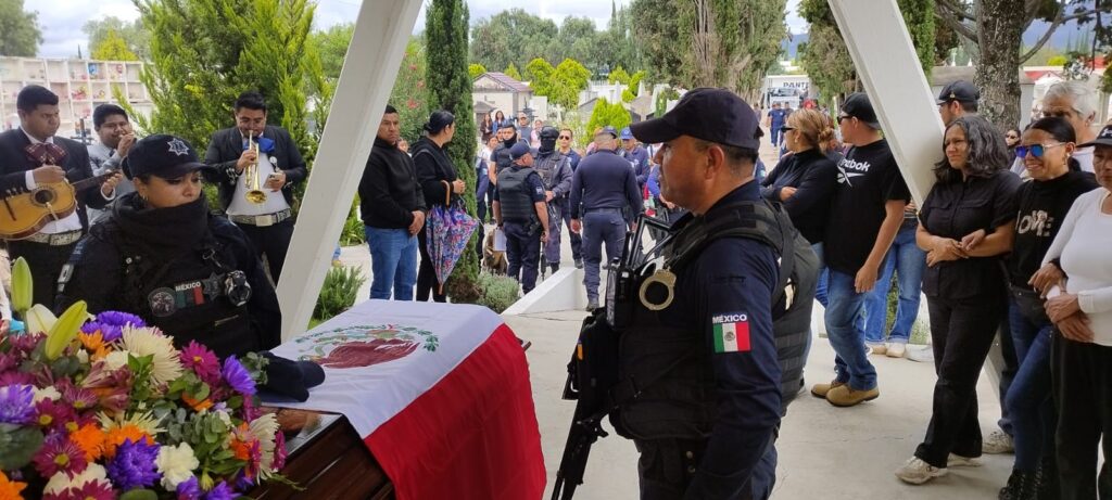 7 1 1024x461 - Un adi&oacute;s entre sirenas y plegarias