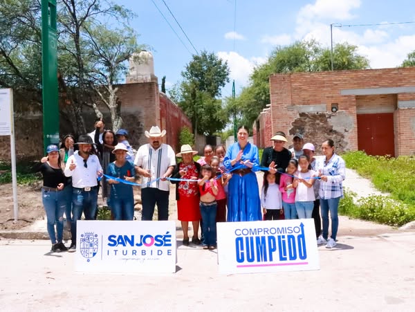 A 15 - Gobierno Municipal entrega ampliaci&oacute;n de electrificaci&oacute;n en la comunidad La Alameda