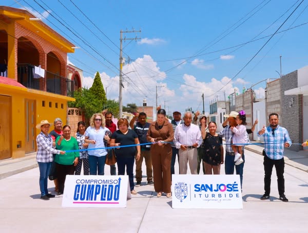 A 29 - Cindy Arvizu entreg&oacute; pavimentaci&oacute;n con concreto hidr&aacute;ulico en la colonia La Pur&iacute;sima