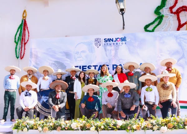 A 31 - Develan Bando Solemne de Fiestas Patrias por el CCIV Aniversario de la Independencia de M&eacute;xico