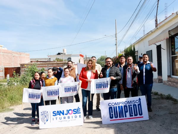 A 53 - Administración pública municipal entrega obras de pavimentación en La Escondida y Loma del Calvario