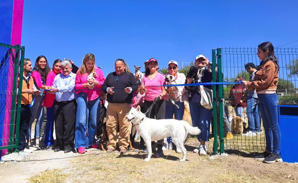 A 61 - Cindy Arvizu inaugura “Parque Canino Guau” en los terrenos de la Caja