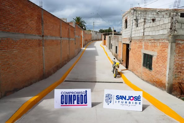 B 12 - Entrega Cindy Arvizu obras de electrificaci&oacute;n y pavimentaci&oacute;n en localidades de San Jos&eacute; Iturbide