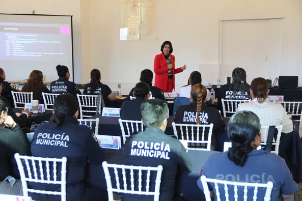 B 19 - Mujeres polic&iacute;as de San Jos&eacute; Iturbide contin&uacute;an en capacitaci&oacute;n permanente
