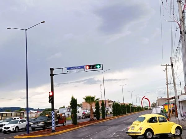 B 29 - Ponen en funcionamiento los sem&aacute;foros del Libramiento Poniente y calle Moctezuma