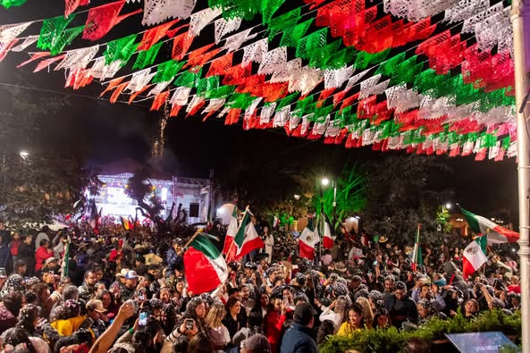 B 32 - &iexcl;Vivan las familias de San Jos&eacute; Iturbide y la paz del municipio!, arenga Cindy Arvizu en el Grito de Independencia