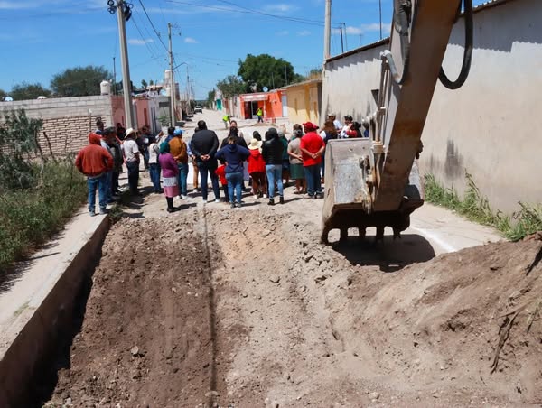 B 37 - Entrega Cindy Arvizu obras de infraestructura h&iacute;drica y pavimentaci&oacute;n en San Antonio Viborillas y El Tulillo de Abajo