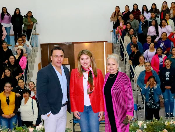 B 39 - A trav&eacute;s de un espacio de di&aacute;logo y aprendizaje, mujeres iturbidenses participan en conferencia motivadora