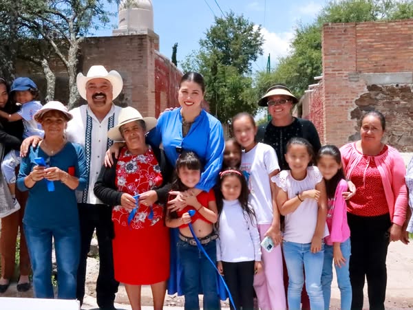 C 10 - Gobierno Municipal entrega ampliaci&oacute;n de electrificaci&oacute;n en la comunidad La Alameda