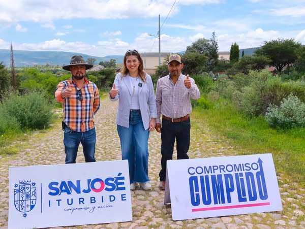 C 13 - Cindy Arvizu realiza supervisi&oacute;n de obra y entrega ampliaci&oacute;n de red el&eacute;ctrica