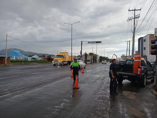 C 28 - Ponen en funcionamiento los sem&aacute;foros del Libramiento Poniente y calle Moctezuma