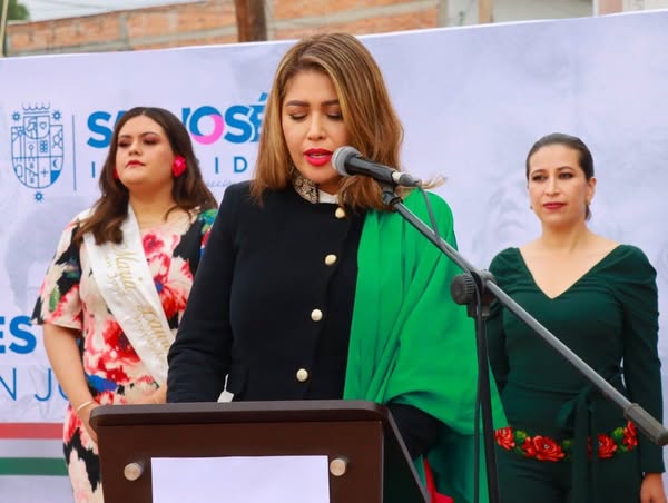 C 32 - Compromiso y acción de todos para seguir impulsando el desarrollo de nuestra sociedad: Cindy Arvizu