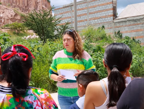 D 12 - Cindy Arvizu entrega obra de pavimentaci&oacute;n en la localidad de &ldquo;La Huerta&rdquo;