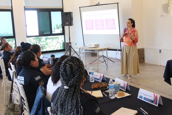 D 14 - Mujeres polic&iacute;as de San Jos&eacute; Iturbide contin&uacute;an en capacitaci&oacute;n permanente