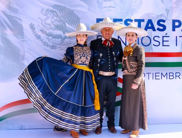 D 17 - Develan Bando Solemne de Fiestas Patrias por el CCIV Aniversario de la Independencia de M&eacute;xico