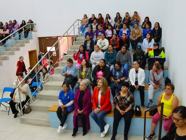 D 31 - A trav&eacute;s de un espacio de di&aacute;logo y aprendizaje, mujeres iturbidenses participan en conferencia motivadora