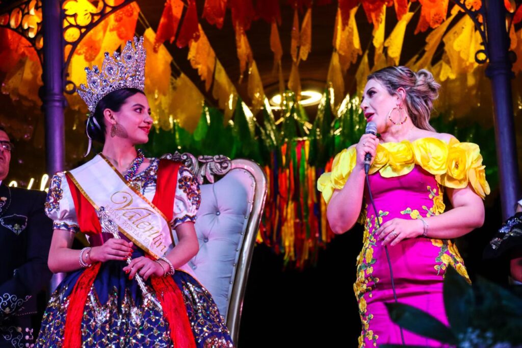 d 36 1024x682 - Una noche de tradici&oacute;n, orgullo y belleza enmarc&oacute; la coronaci&oacute;n de Valentina I, Reina de las Fiestas Patrias 2025