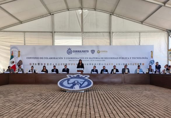 1 3 - Firma municipio Convenio de Seguridad y Tecnolog&iacute;a con el estado
