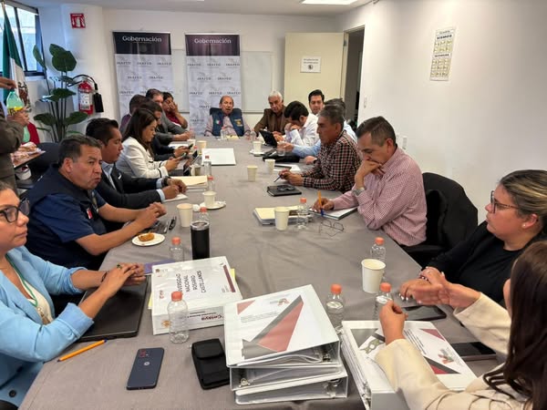 3 - Se re&uacute;nen Manuel Montes y alcaldes guanajuatenses con titular del INAFED