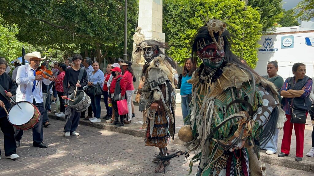 7 1 1024x576 - Lucen Charros y Rayados iturbidenses en desfile