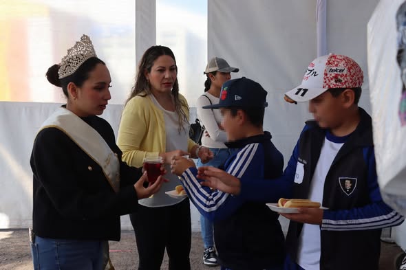 a 19 - Alcalde lleva estudiantes a la Feria