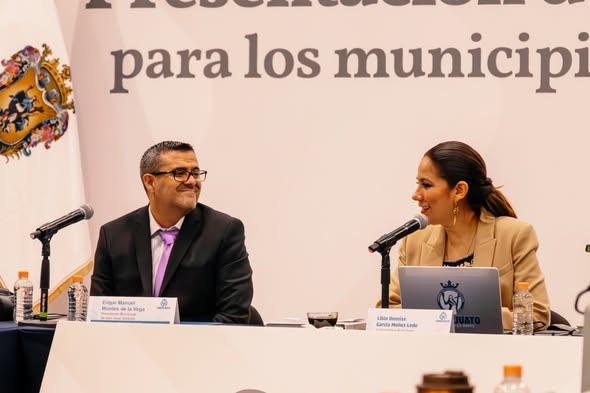 a 3 - Se reúne alcalde Manuel Montes con gobernadora Libia Dennise