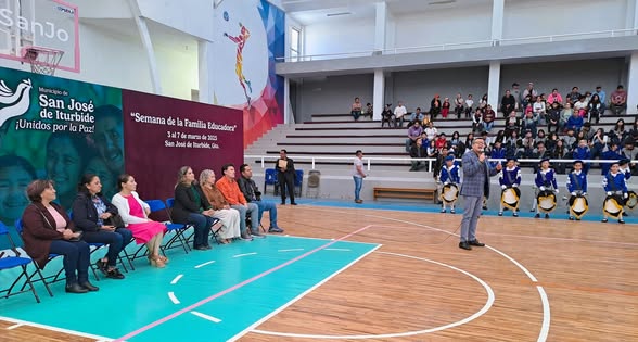 a 42 - Convoca Manuel Montes a padres de familia a educar con el ejemplo