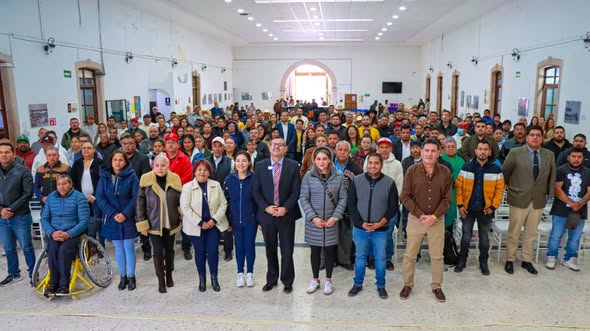a - Alcalde toma protesta a delegados municipales