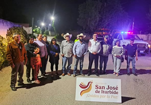 6 - Manuel Montes entrega obra de alumbrado público en Cerrito del Arenal