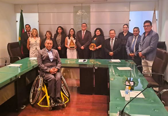 A 100 - San José de Iturbide reconoce la excelencia académica de Samantha y la vocación docente de la maestra Yalul