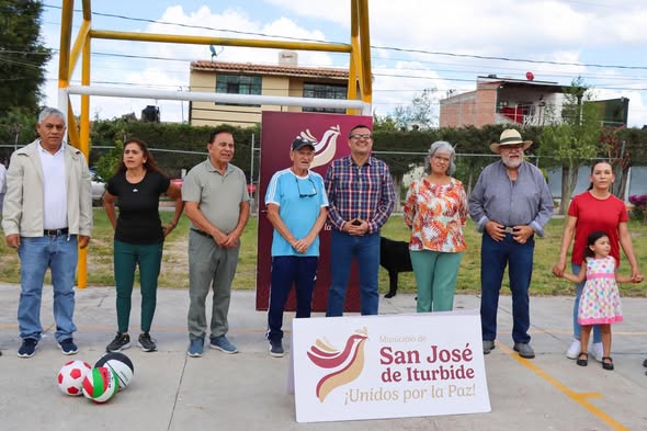 A 93 - Gobierno Municipal entrega rehabilitación de cancha de usos múltiples en fraccionamiento La Cantera