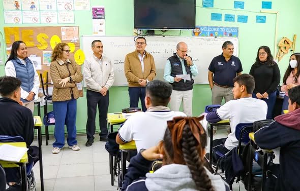 a 121 - Alcalde y Secretario de Educación acuden a preescolar y telesecundaria de Las Adjuntas