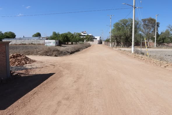 a 27 - Rehabilitan caminos de Pueblo Nuevo, La Canela y San Antonio Viborillas