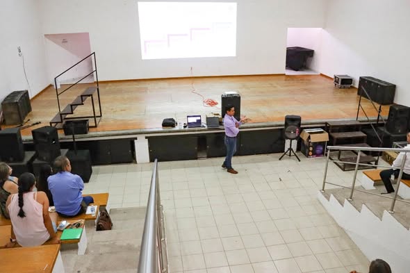 a 29 - Presentan ponencia sobre derechos humanos a funcionarios iturbidenses