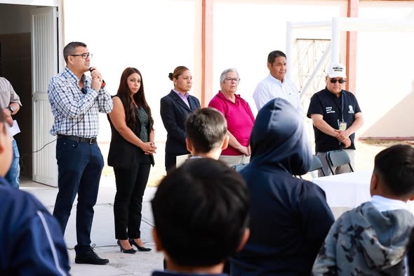 a 32 - Trabajan en Mesa por la Paz en primaria de la comunidad Cinco de Mayo