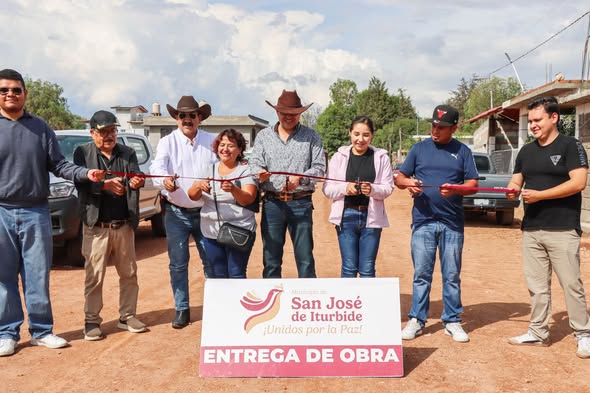 a 56 - Realizan1.3 kilómetros lineales de arreglo de caminos en La Canela