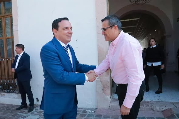 a 74 - Alcalde Manuel Montes recibe al secretario de Gobierno, Jorge Daniel Jiménez Lona