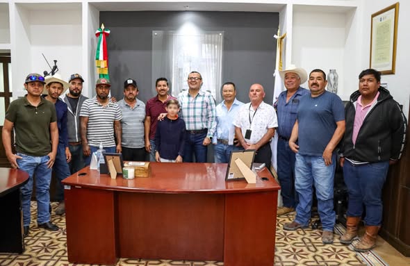 a 91 - Alcalde se reúne con asociaciones tradicionales para avanzar en su regularización y fortalecimiento