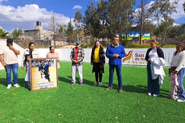 X - Manuel Montes entrega cancha de futbol 5 en La Cantera y rinde emotivo homenaje a “Beto” Espinoza